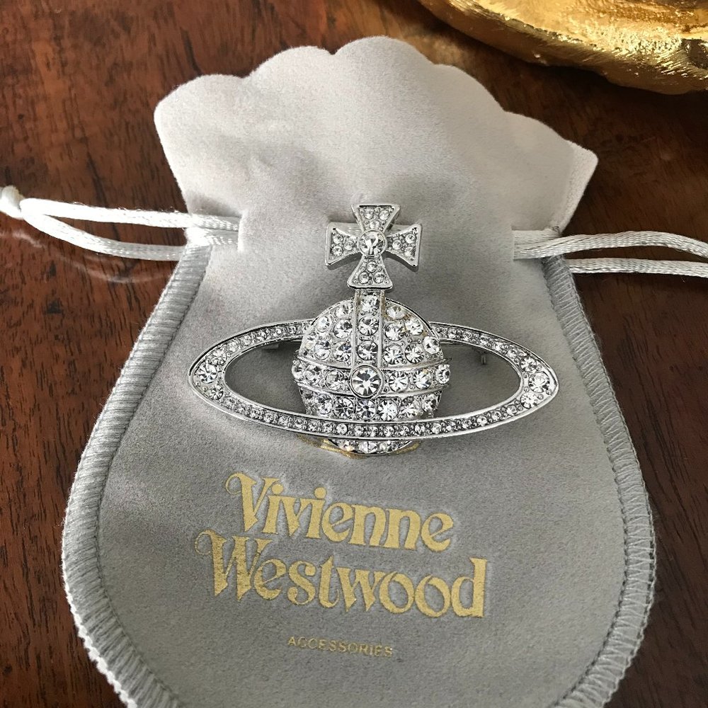 NEW VIVIENNE WESTWOOD Silver Bas Relief ORB BROOCH - Picture 8 of 8